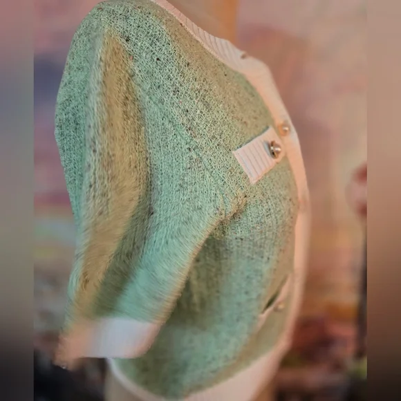 Women's Green and White Sweater - Picture 6 of 10